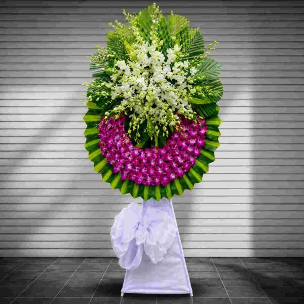 Kệ hoa chia buồn 034 với lan trắng phối lan tím hồng nổi bật, thiết kế trang trọng và tinh tế