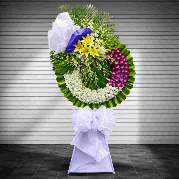 Kệ hoa chia buồn 036 phối hoa lan trắng, lan tím hồng và hoa ly vàng sang trọng, trang nghiêm