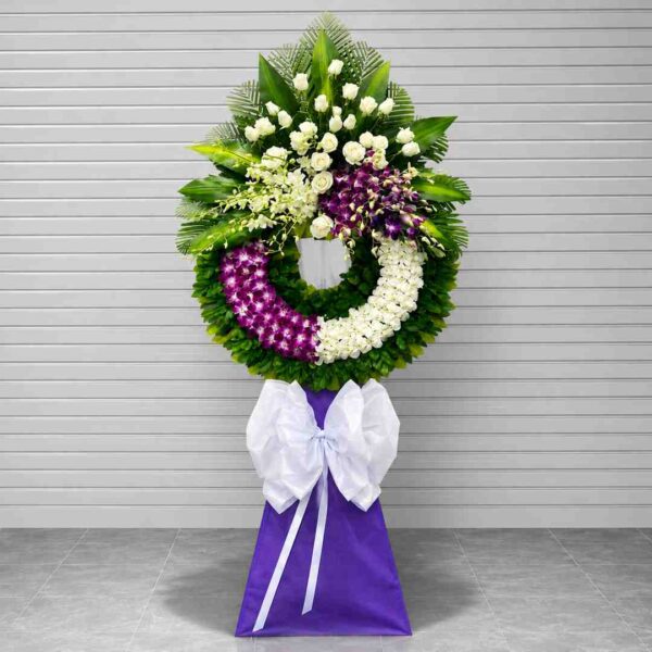 Kệ hoa chia buồn 120 tông tím trắng sang trọng với hoa lan và hoa hồng trắng