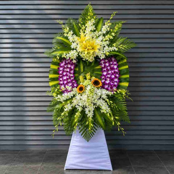 Kệ hoa chia buồn 121 phối hoa lan tím, lan trắng, ly vàng và hoa hướng dương sang trọng