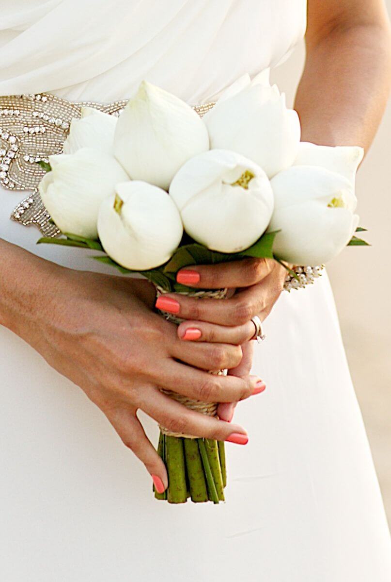 + 20 mẫu bó hoa cưới hoa sen cầm tay cô dâu đẹp 2023