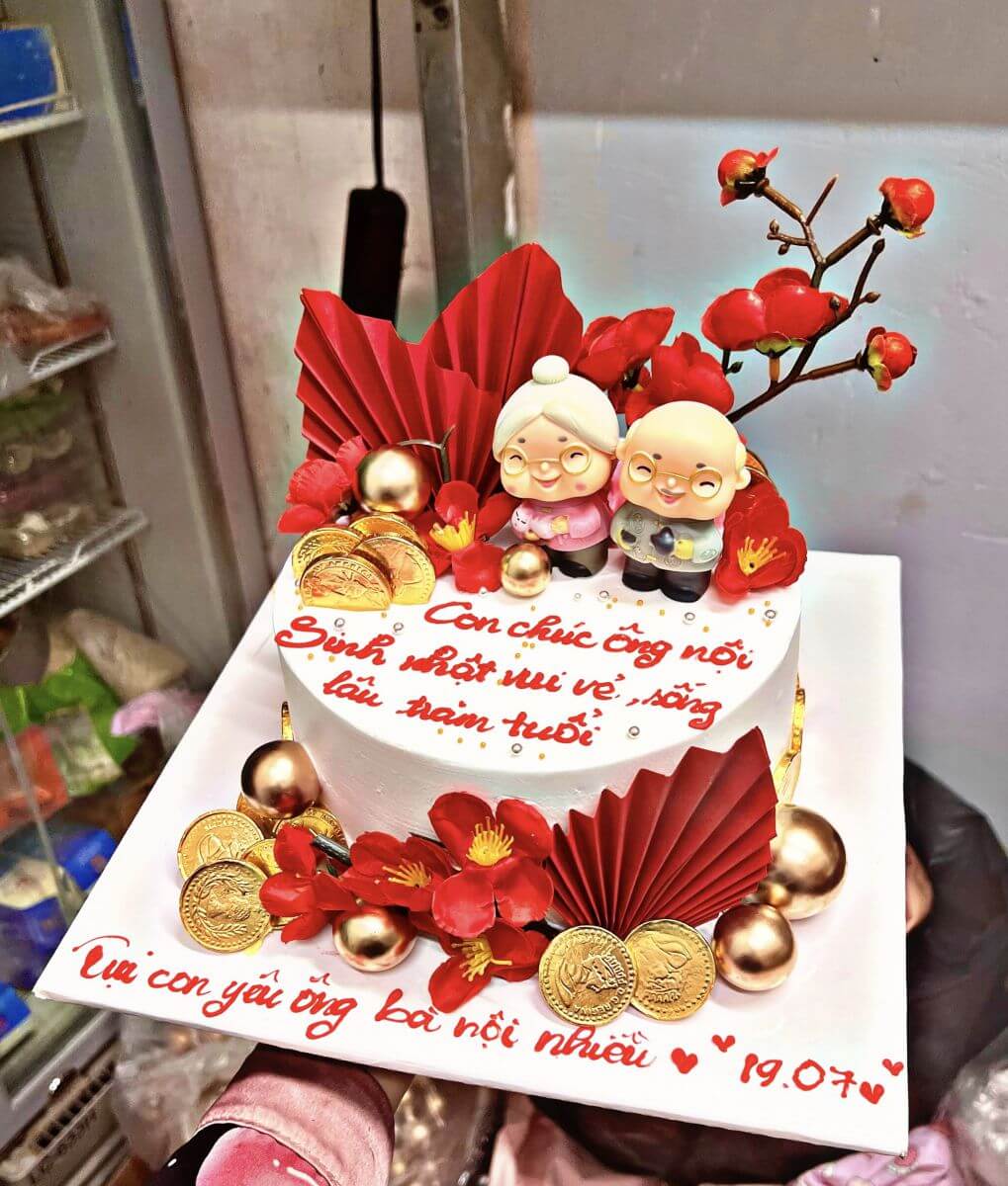 mau-banh-kem-sinh-nhat-nguoi-lon-tuoi.