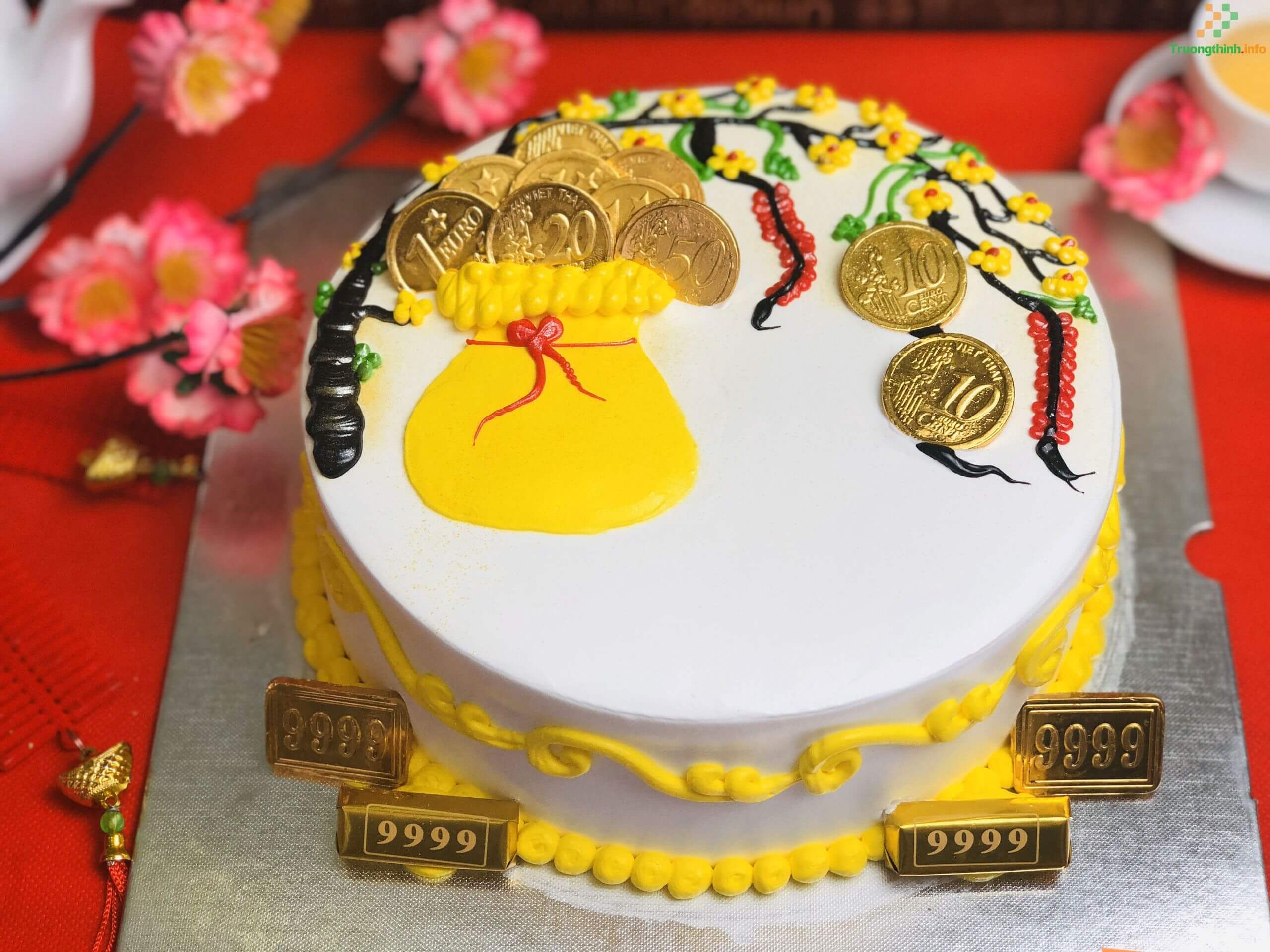 banh-kem-hinh-hu-vang