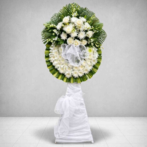 Kệ hoa chia buồn 472 tông trắng sang trọng hoa hồng và cúc trắng