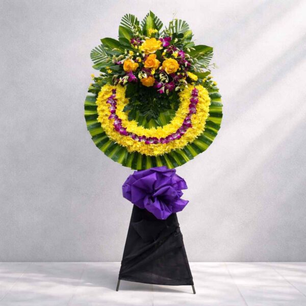 Vòng hoa đám tang cúc vàng lan tím An nhiên mẫu 466 sang trọng với hoa cúc vàng kết hợp lan tím nổi bật, thiết kế trang nghiêm và tinh tế