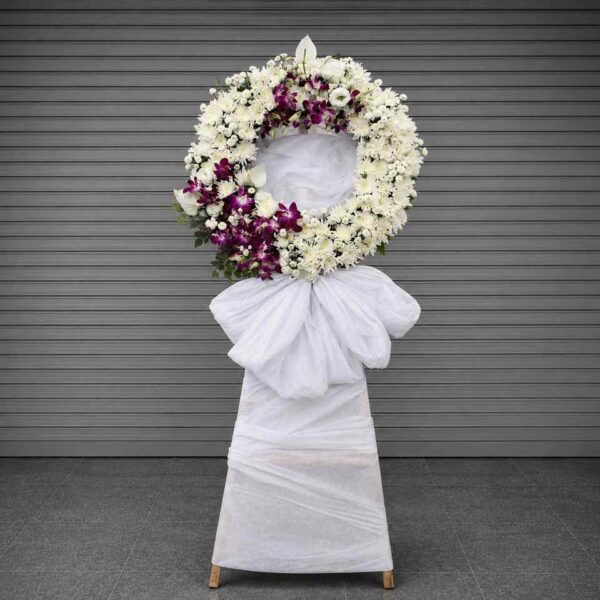 Kệ hoa chia buồn 484 vòng hoa trắng phối lan tím sang trọng dành cho tang lễ và lễ viếng