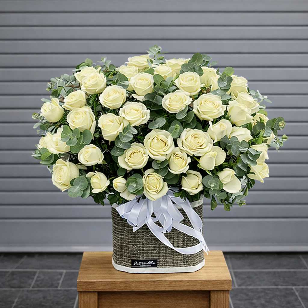 Giỏ hoa chia buồn hoa hồng trắng