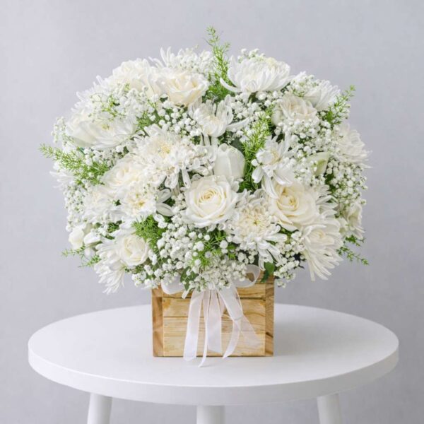 Giỏ hoa viếng đám tang sang trọng với hoa hồng và cúc trắng, thiết kế trang nhã cho tang lễ