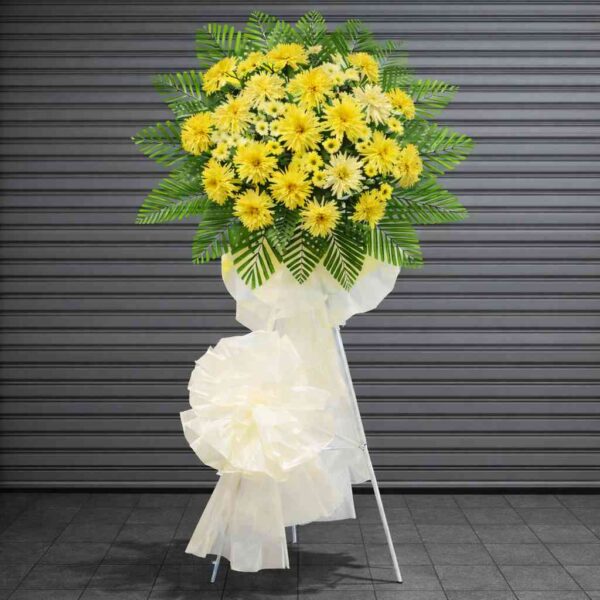 kệ hoa chia buồn cúc vàng trang nhã, kệ hoa viếng cúc vàng tông nhẹ sang trọng